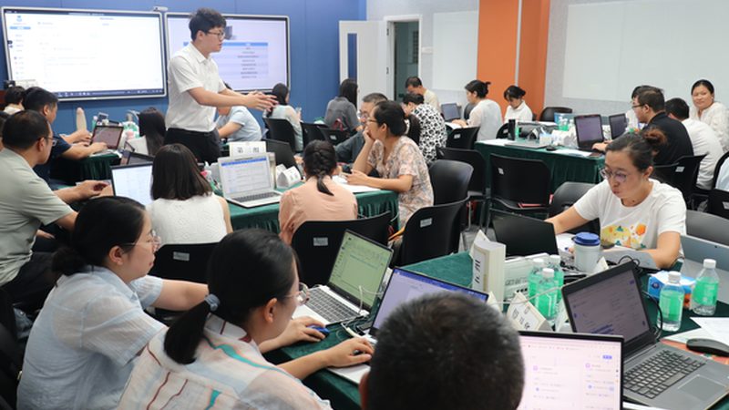 小标题：误区一：片面追求低价课程